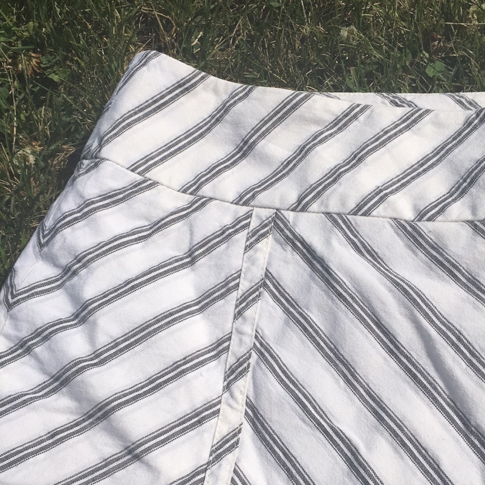 EUC Ann Taylor loft white gray striped skirt - Picture 2 of 12